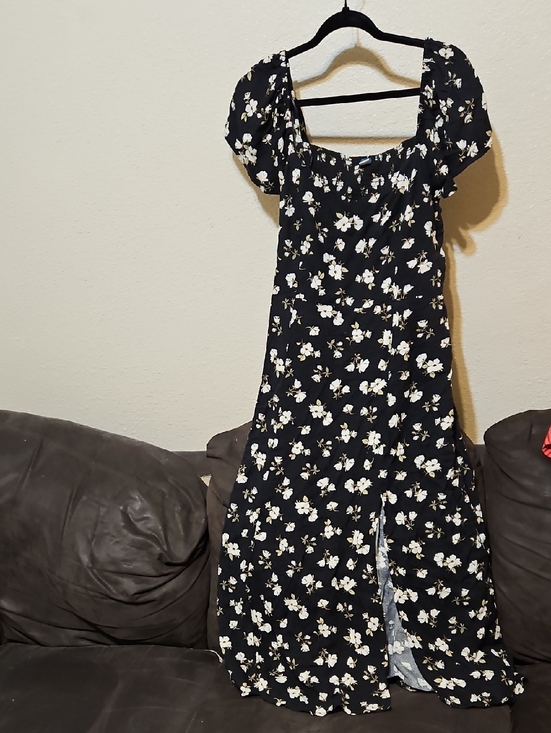 Old Navy Dresses & Skirts - Old Navy Black Maxi Dress with White Floral Pattern